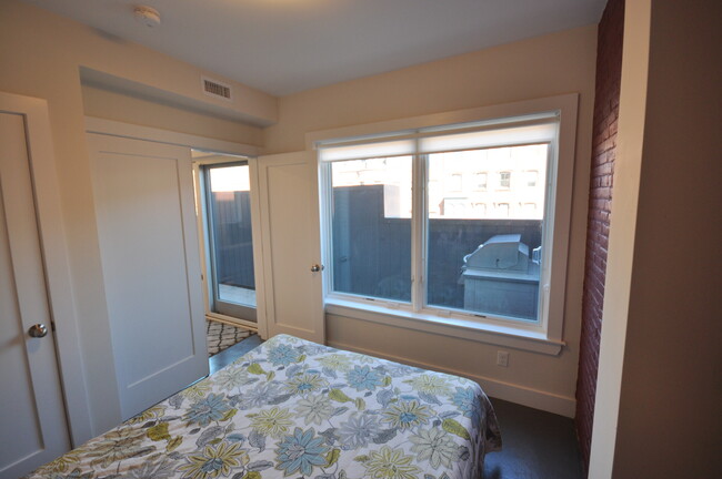 663 Massachusetts Ave, Unit 4 in Boston, MA - Building Photo - Building Photo