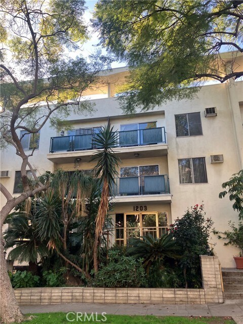 1203 Kings Rd-Unit -303 in West Hollywood, CA - Building Photo