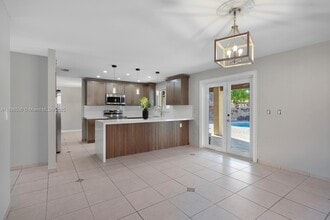 14020 SW 38th St in Miami, FL - Building Photo - Building Photo