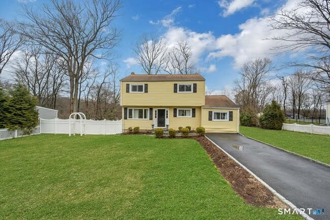 51 Ledgewood Dr in Norwalk, CT - Building Photo - Building Photo