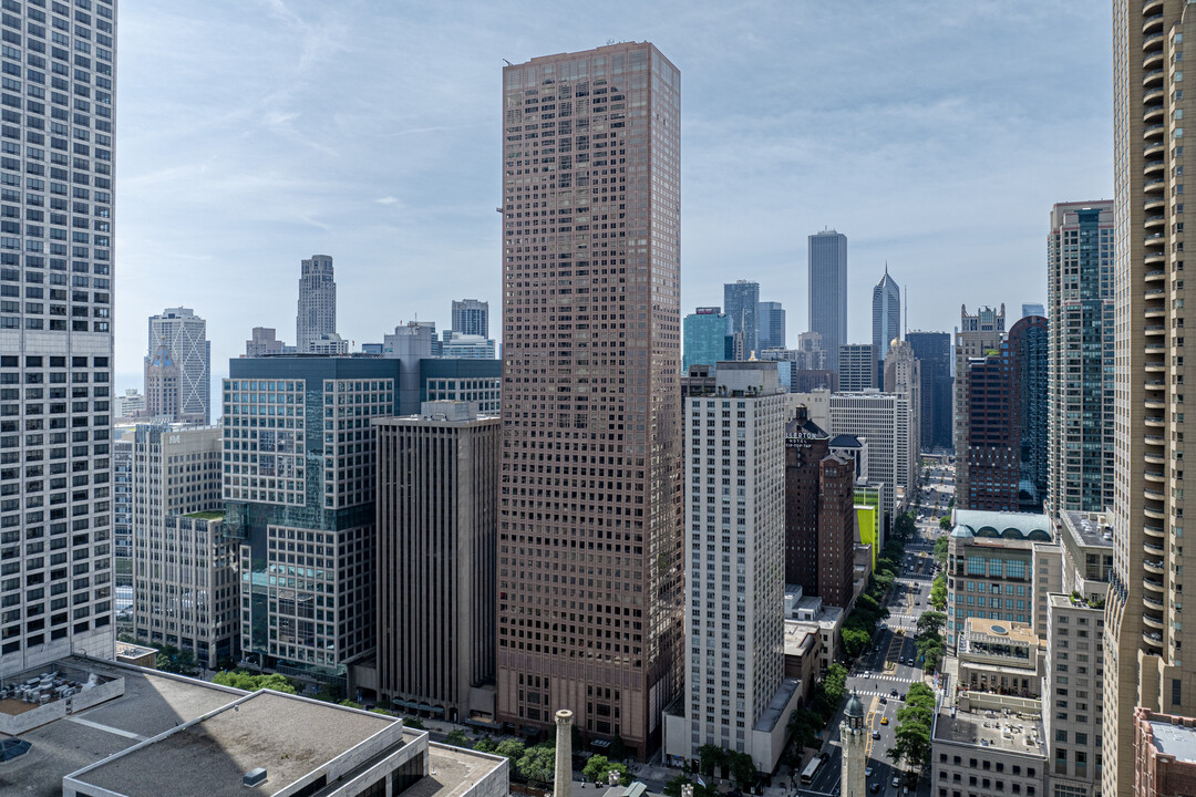 Olympia Centre in Chicago, IL - Building Photo