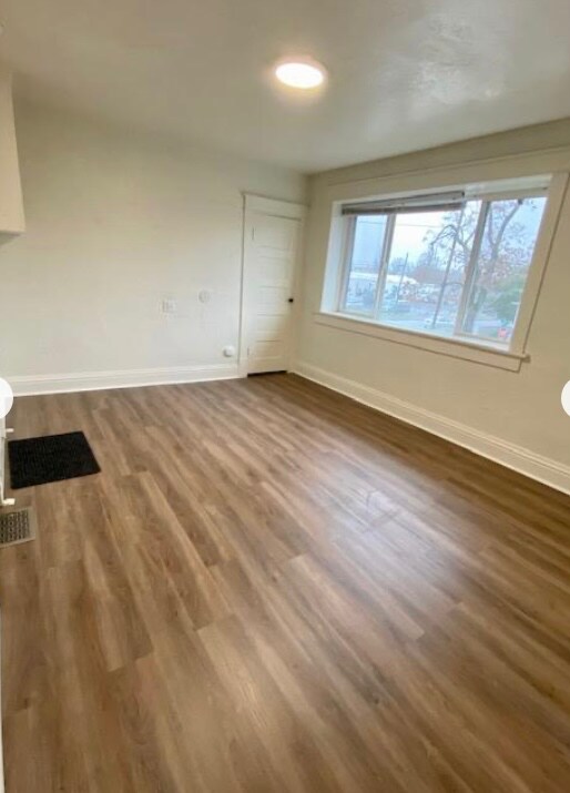 1434 Ferry St SE, Unit 7 in Salem, OR - Building Photo
