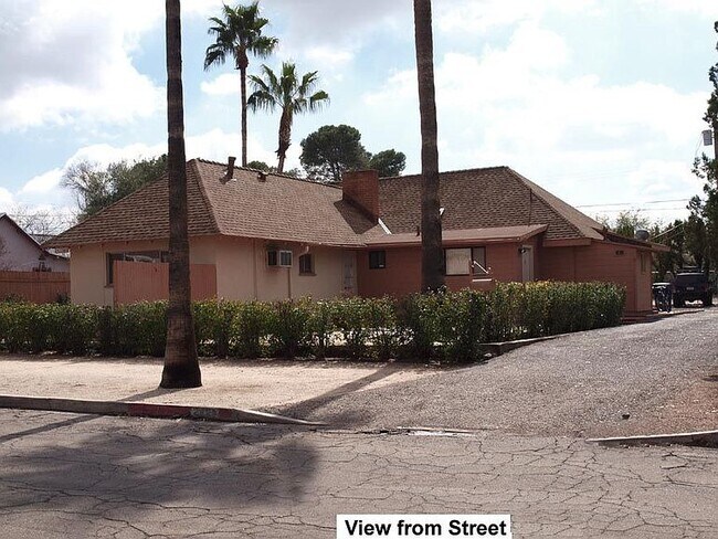 property at 2422 E 4th St