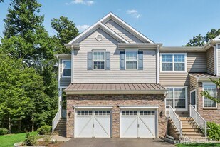 206 Shields Ct in Monmouth Junction, NJ - Building Photo