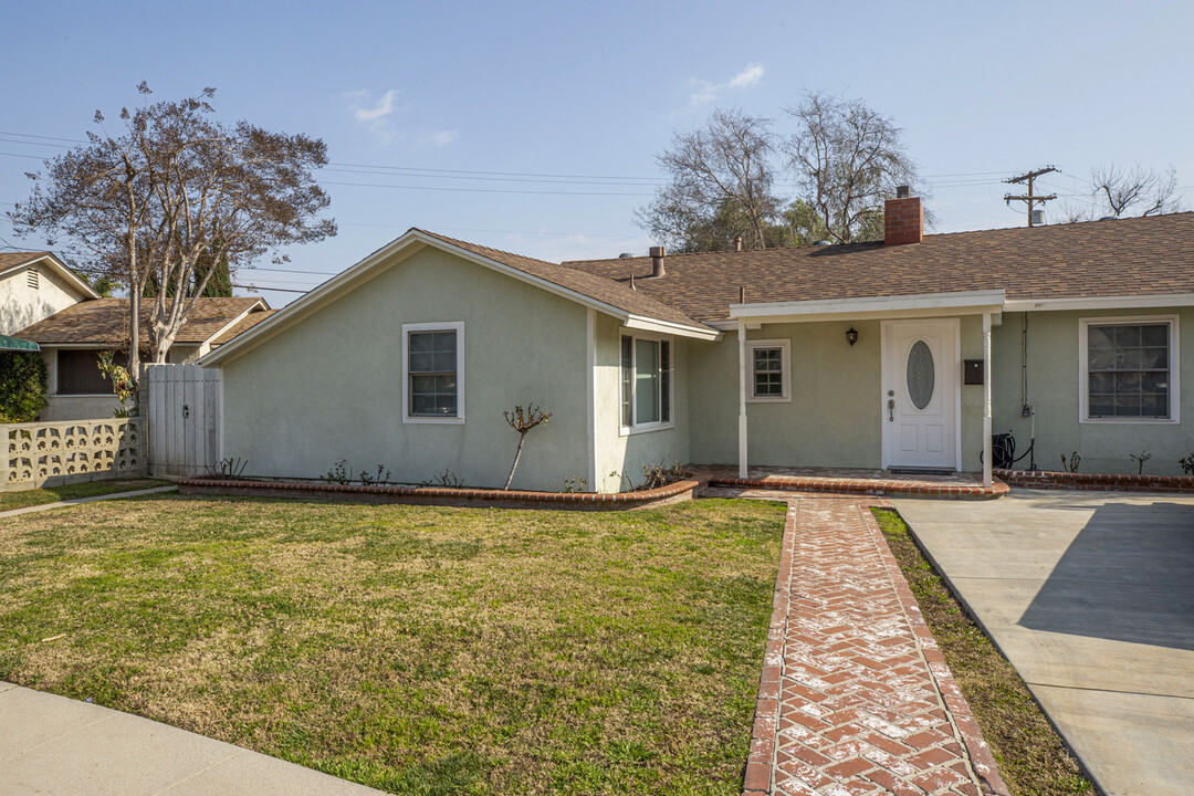 7820 Lasaine Ave in Northridge, CA - Building Photo