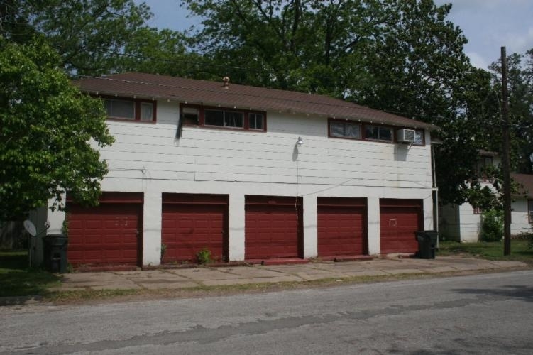 636 Preston St in Columbus, TX - Foto de edificio