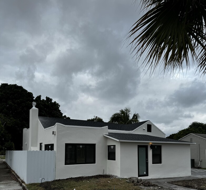 795 Highland Dr in West Palm Beach, FL - Building Photo