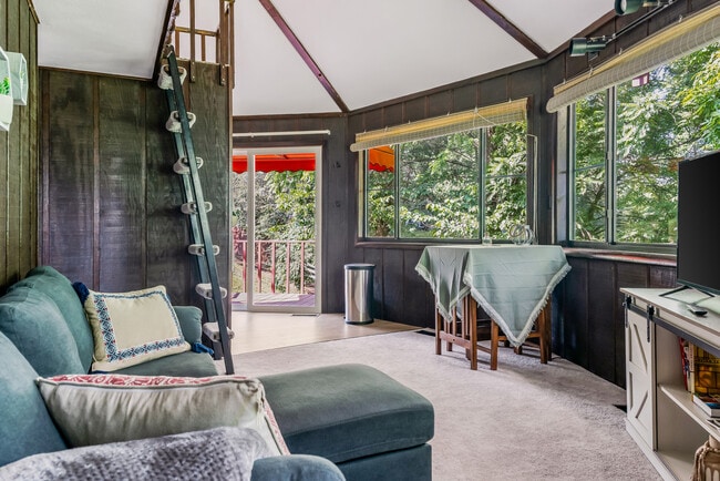 325 Poplar Hill Ln in Bristol, TN - Building Photo - Building Photo