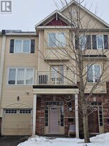 2042 Madrid Ave in Ottawa, ON - Building Photo