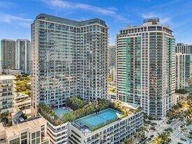 121 NE 34th St, Unit 2104 in Miami, FL - Building Photo
