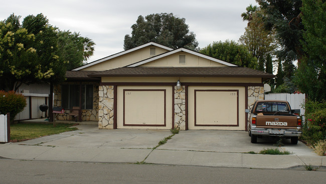 157-159 El Dorado Dr in Pittsburg, CA - Building Photo - Building Photo