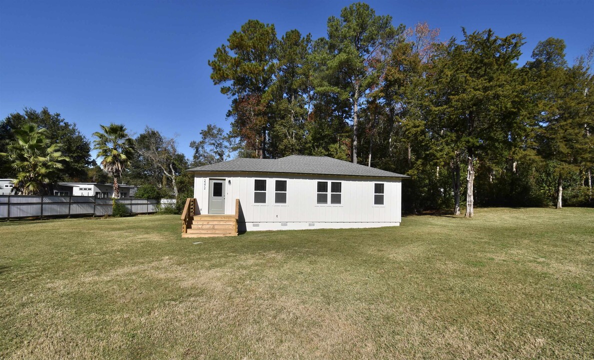 2372 Lake Hall Rd in Tallahassee, FL - Building Photo