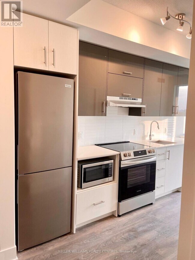 188 Fairview Mall Dr in Toronto, ON - Building Photo - Building Photo