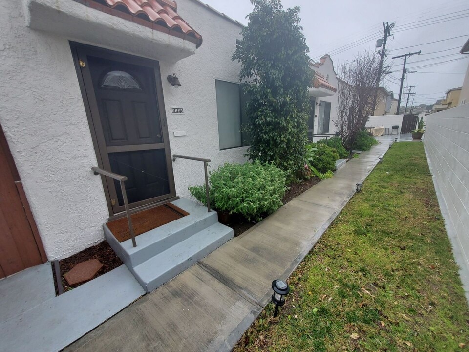 2623 S Alma St in Los Angeles, CA - Building Photo