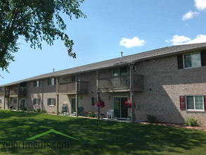 Layden Drive Estates Apartments in De Pere, WI - Building Photo - Building Photo