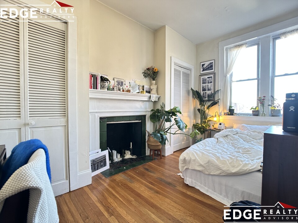 19 Copley St, Unit 5 in Brookline, MA - Building Photo