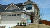 4928 Villas Drive in Sanger, TX - Foto de edificio - Building Photo