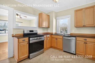 157 Pleasant St in Easthampton, MA - Building Photo