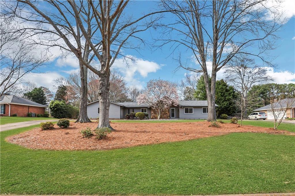 770 Rounsaville Rd in Roswell, GA - Building Photo