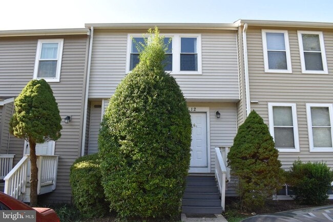 property at 12 Swiss Ct