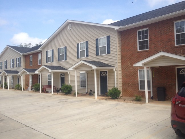 885 Old Stage Rd, Unit 18 in Greeneville, TN - Foto de edificio - Building Photo
