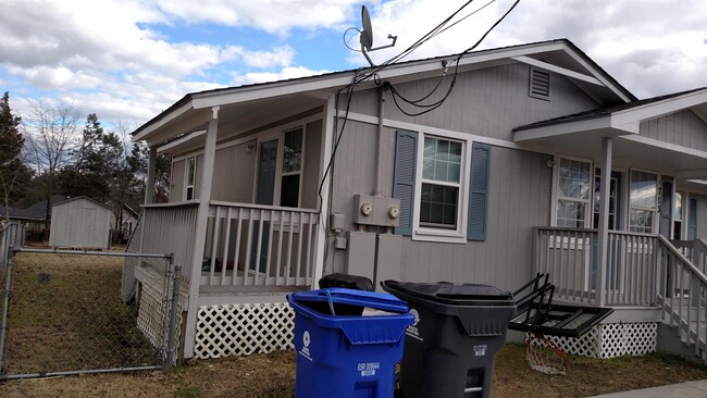 713 Eva Cir in Spring Lake, NC - Building Photo - Building Photo