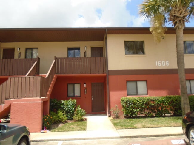 property at 1606 University Ln