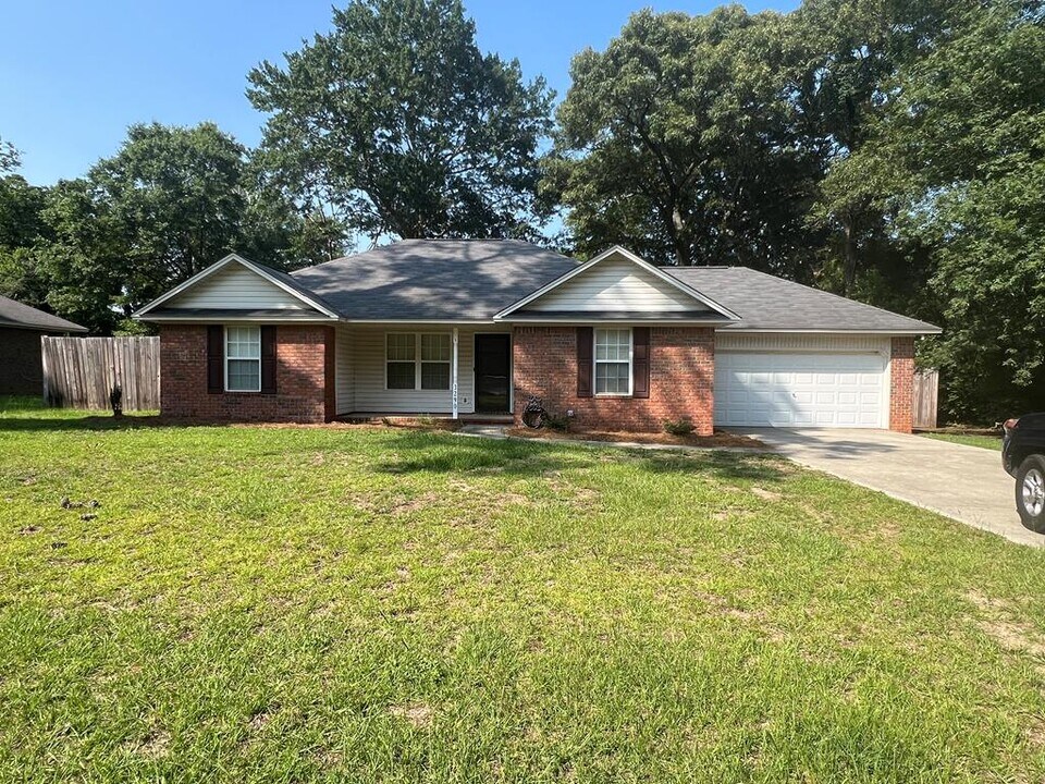 3290 Valencia Dr in Dalzell, SC - Building Photo