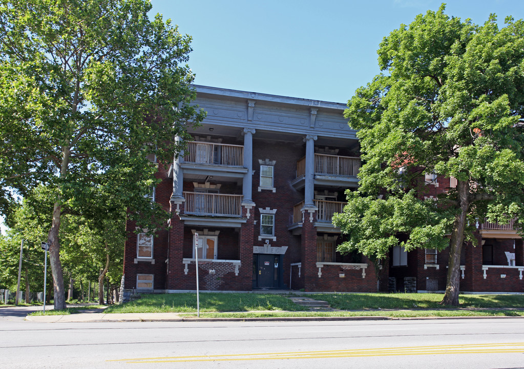 2619-2621 E Linwood Blvd in Kansas City, MO - Building Photo