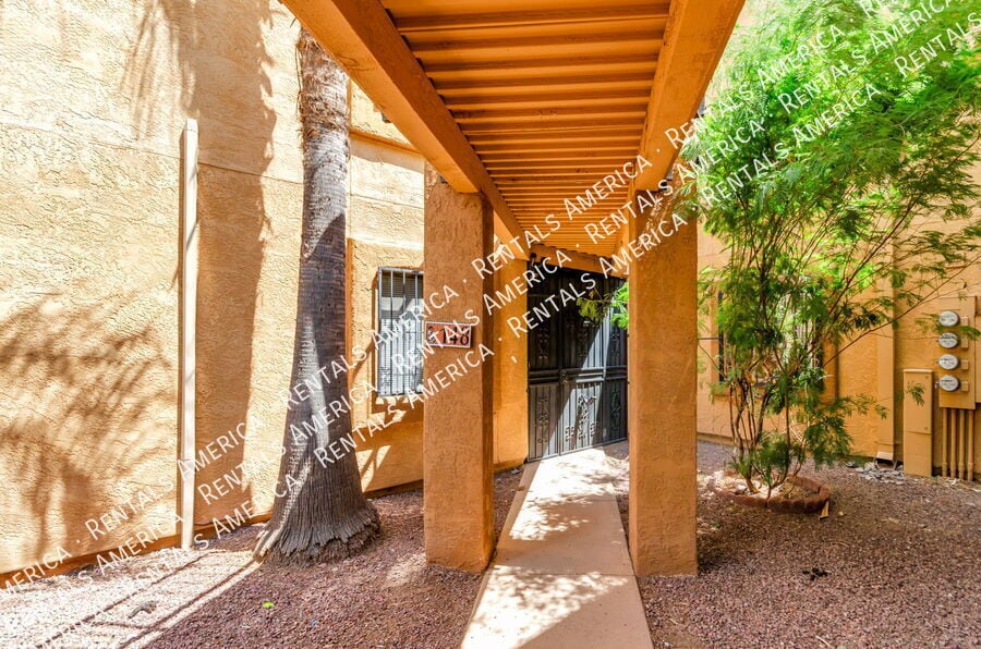 8271 N Oracle Rd in Tucson, AZ - Building Photo