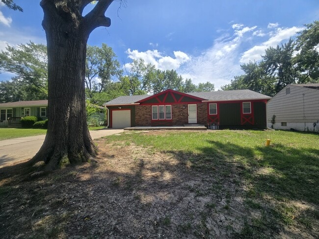 8013 E 133rd St in Grandview, MO - Building Photo - Building Photo