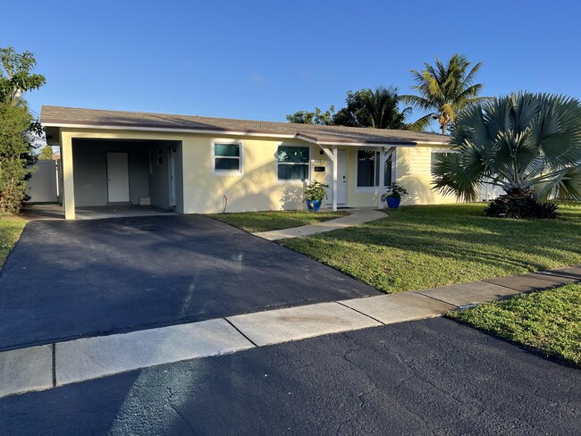 1312 SE 1st Ave in Deerfield Beach, FL - Building Photo - Building Photo