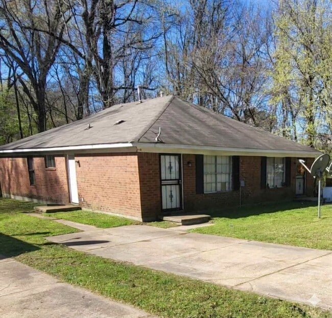 property at 613 McWhirter Ave