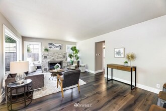 1025 S 112th St in Seattle, WA - Building Photo - Building Photo