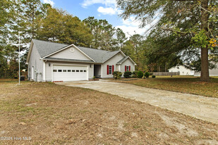 206 Chokecherry S in Richlands, NC - Building Photo - Building Photo