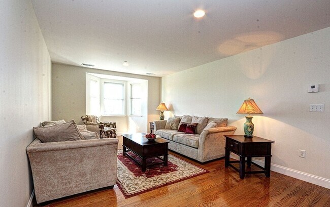 114 Wyllis Ave, Unit 118A in Everett, MA - Foto de edificio - Building Photo