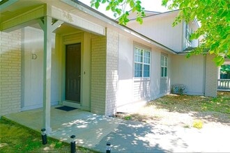 106 NW Park St in Bentonville, AR - Building Photo - Building Photo