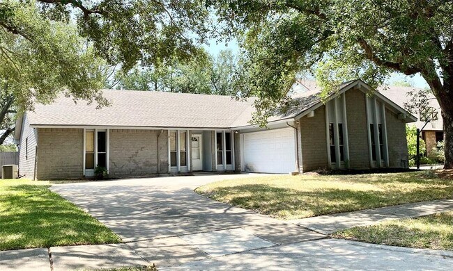 property at 2819 Colony Dr