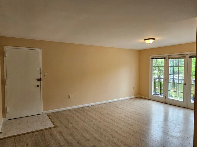 9447 Fairfax Blvd, Unit 301 in Fairfax, VA - Building Photo - Building Photo