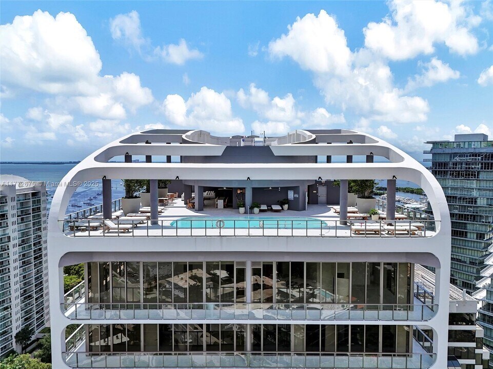 2678 Tigertail Ave, Unit 1501 in Miami, FL - Building Photo