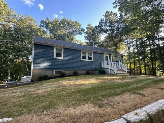 87 North St in Duxbury, MA - Building Photo