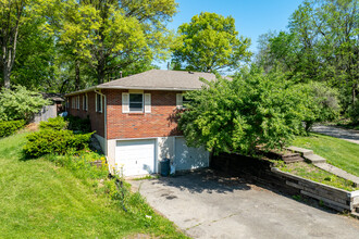 Riverview Village Apartments in Powell, OH - Foto de edificio - Building Photo