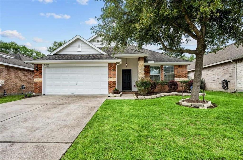 10314 Lauren Creek Dr in Baytown, TX - Building Photo