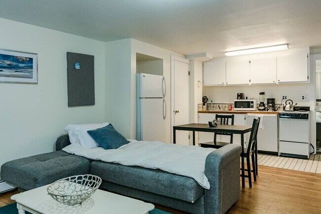 70 Revere St, Unit A in Boston, MA - Building Photo - Building Photo