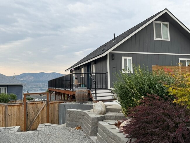 307 Butte Rd in Chelan, WA - Building Photo - Building Photo