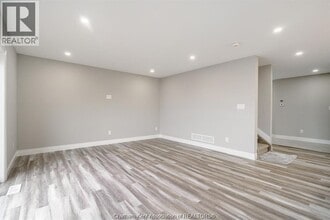 32 Betty Ct in Chatham, ON - Building Photo - Building Photo