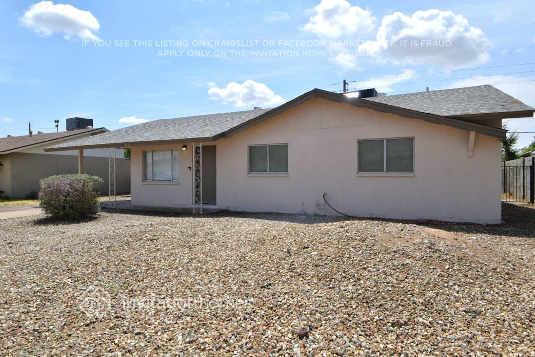 8422 N 42nd Dr in Phoenix, AZ - Building Photo