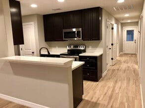 2906 Avenue H, Unit #B in Nederland, TX - Building Photo - Building Photo