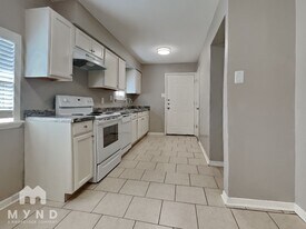 1302 Cardinal Dr in Ennis, TX - Building Photo