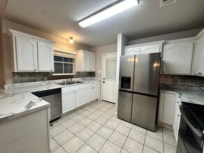 131 Carolyn Ave in Denham Springs, LA - Foto de edificio - Building Photo